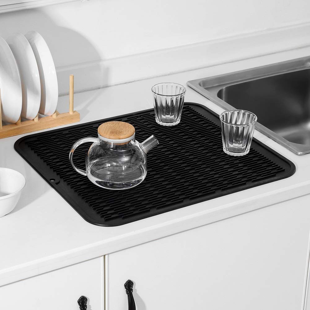 MicoYang silicone mat demonstrates heat resistance for hot pots and pans.
