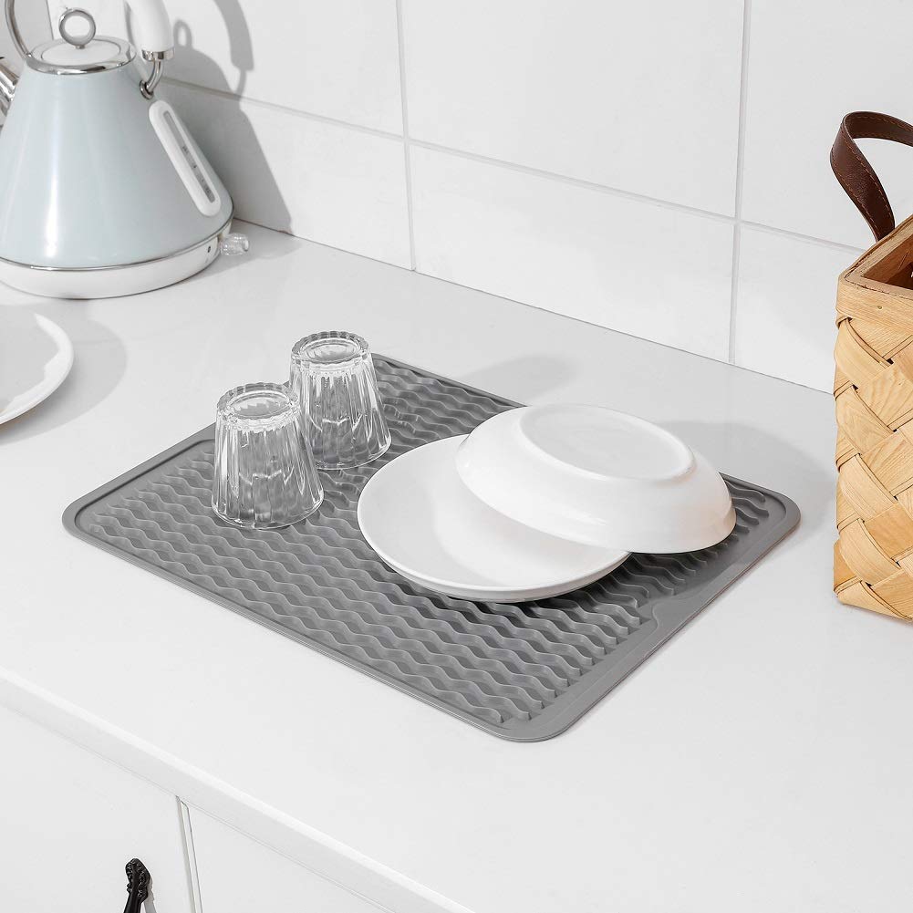 MicoYang easy-to-clean silicone mat rinses quickly under water