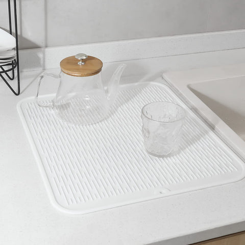 MicoYang silicone mat is easy to rinse and clean under running water.
