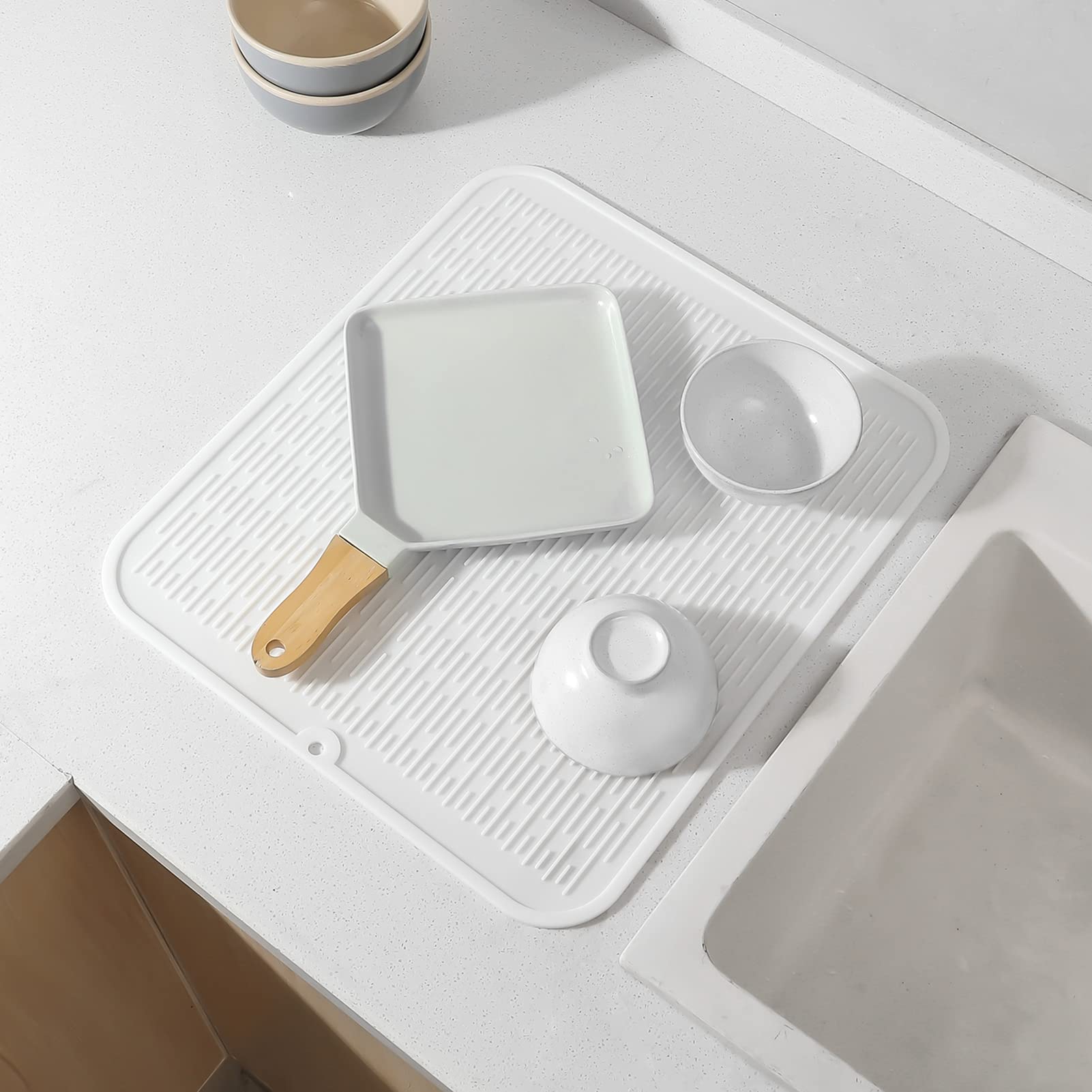 MicoYang silicone mat withstands heat up to 450F/230C.
