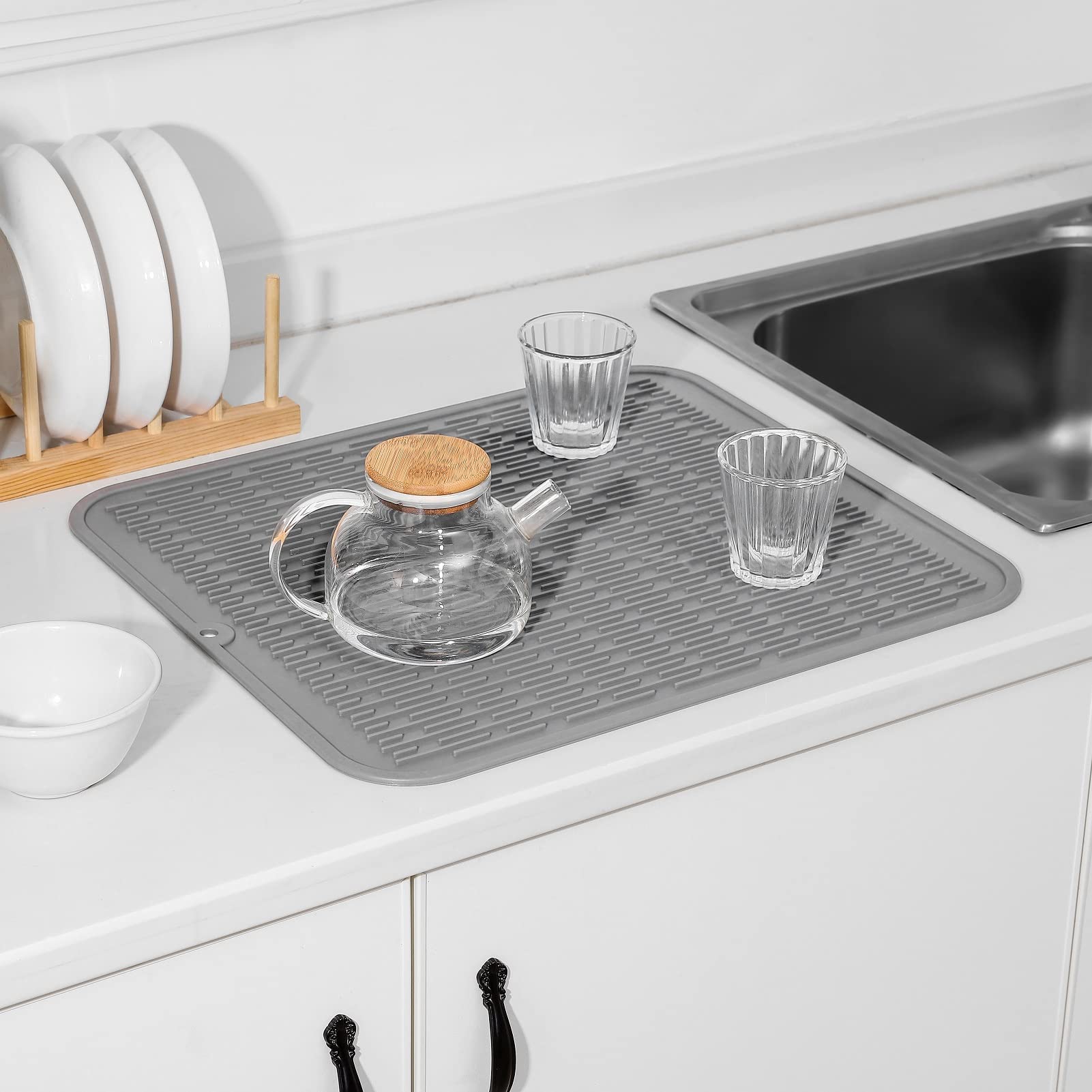 MicoYang silicone mat doubles as non-slip pet feeding mat
