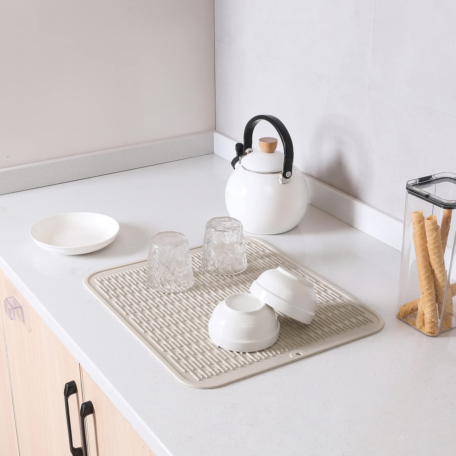 MicoYang silicone dish drying mat non-slip pet mat protects bowls.