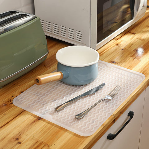 MicoYang silicone mat rinses clean with water after use.