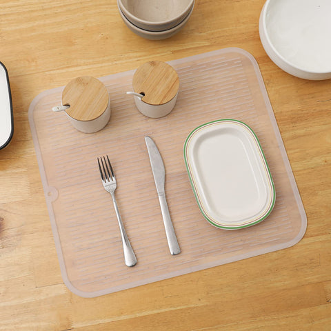 MicoYang silicone drying mat doubles as a non-slip pet feeding mat.
