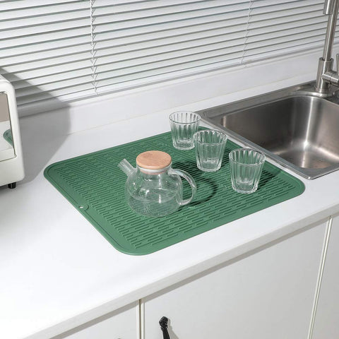 MicoYang non-slip pet food mat prevents spills during feeding.