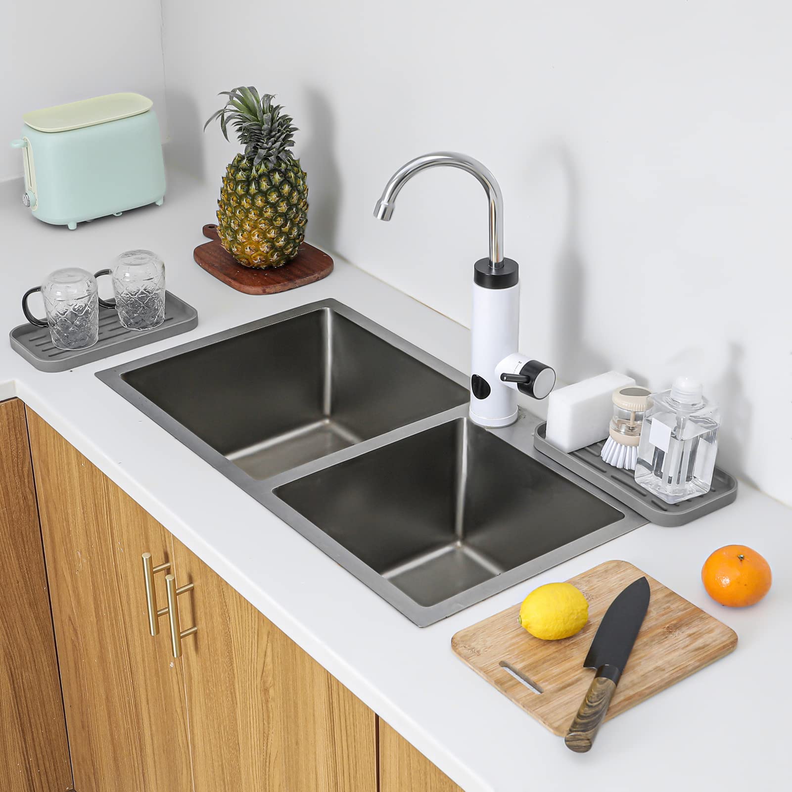 MicoYang organizer tray keeps oil dispensers neatly arranged on the counter.