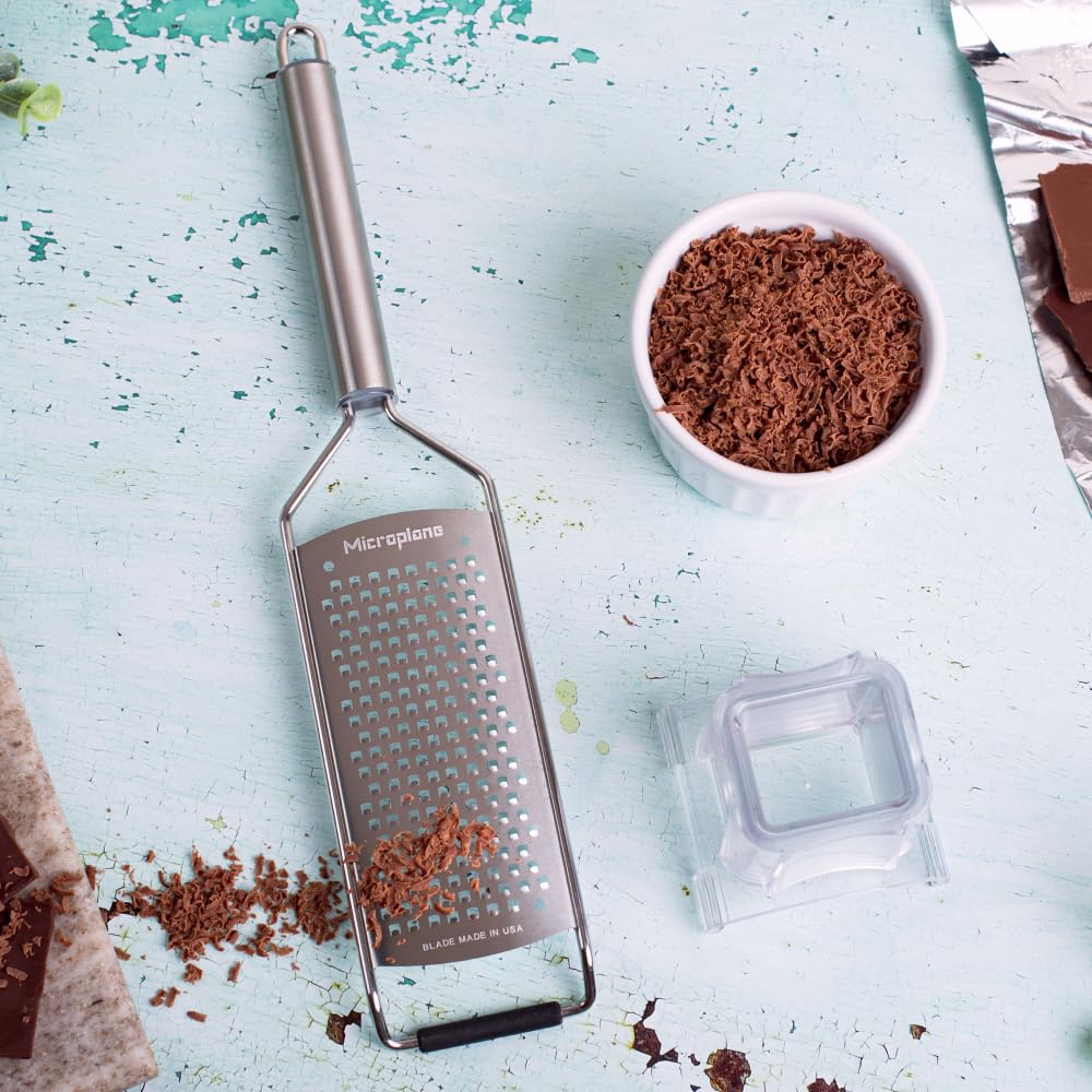 Microplane coarse grater ideal for nuts and coconut flakes.