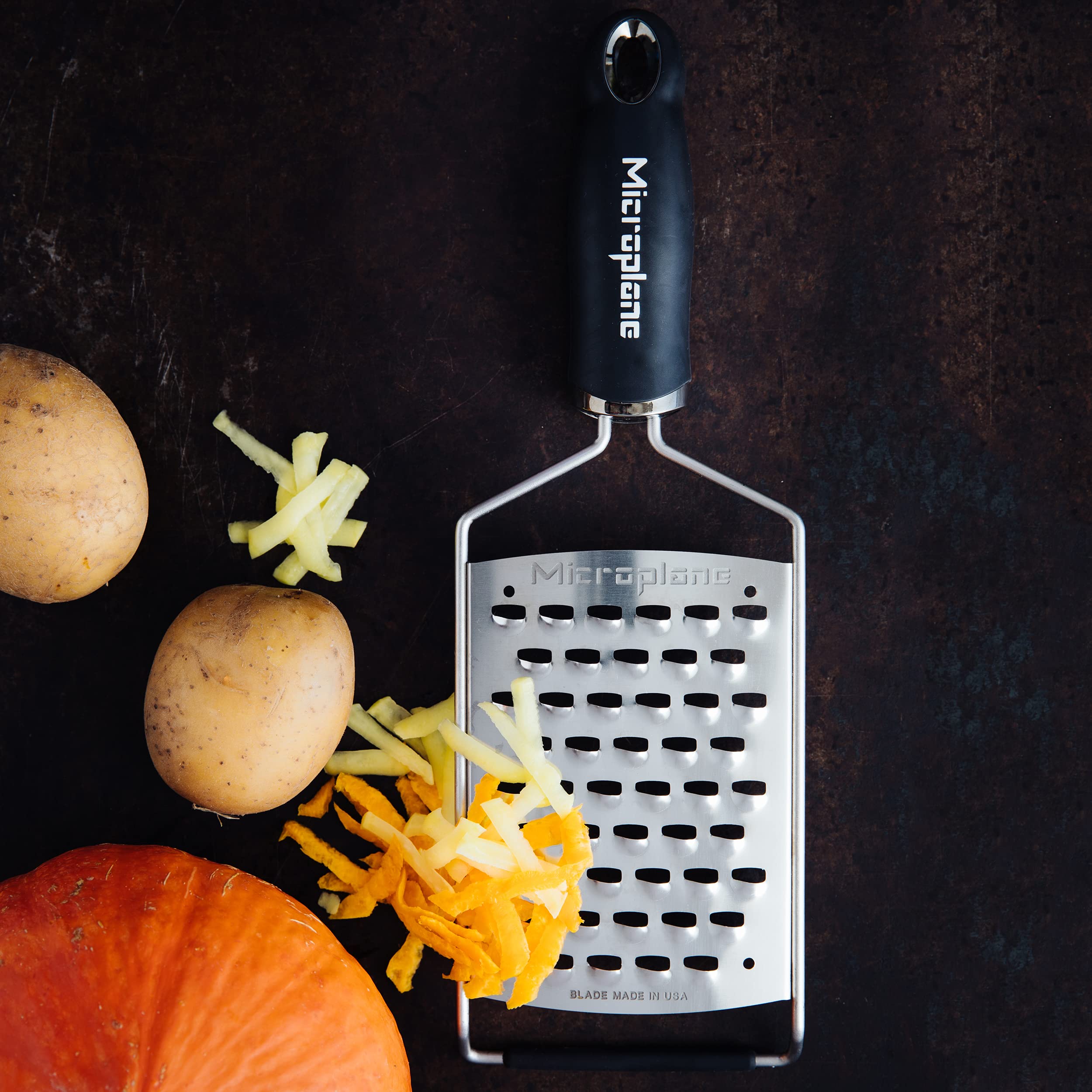 Microplane Gourmet Series reusable cover protects the blade