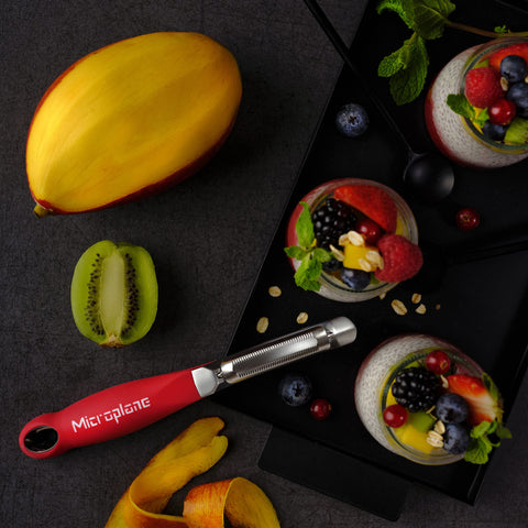 Premium serrated edge protects delicate skins while peeling peppers and tomatoes.