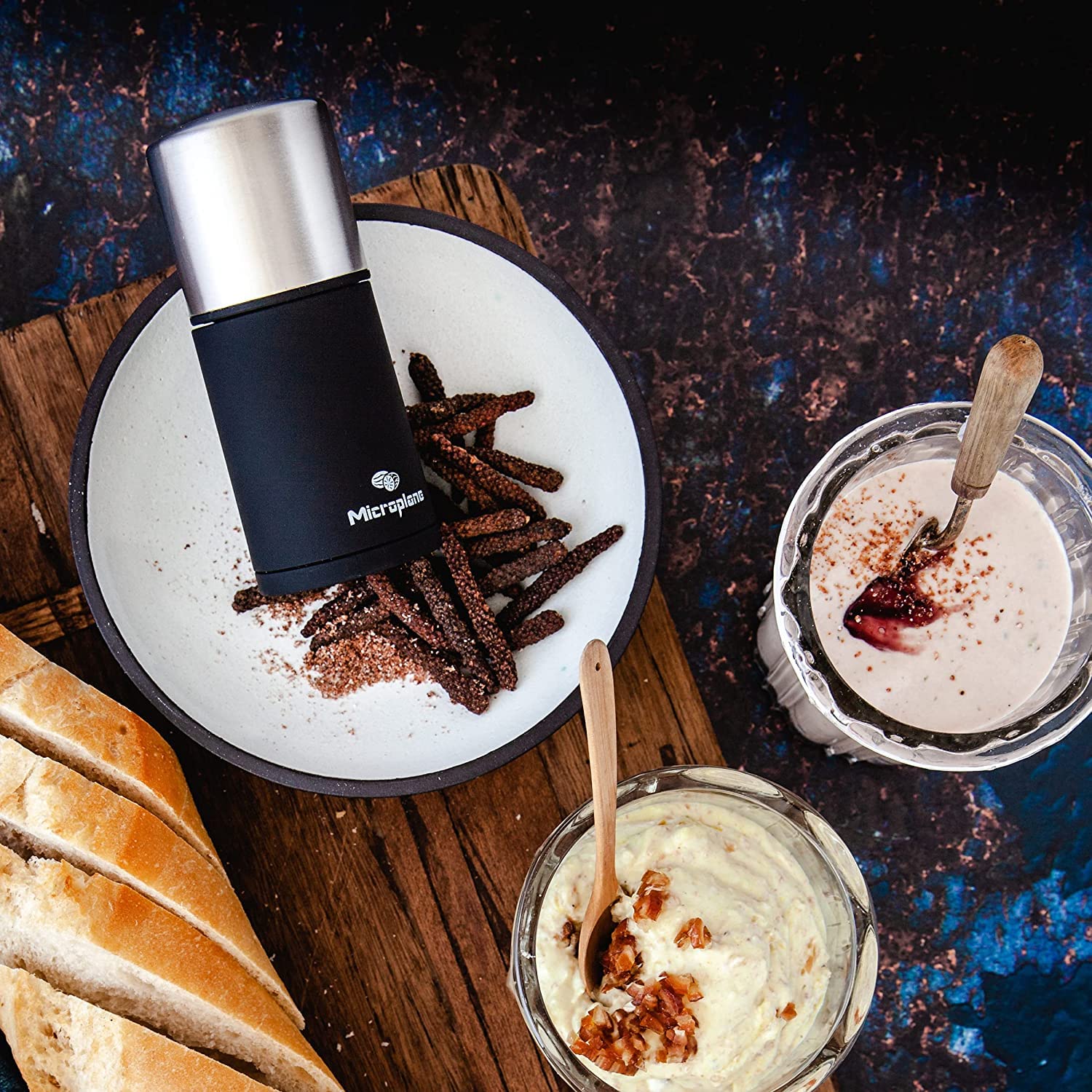 Microplane Spice Mill silicone cover helps prevent kitchen mess.
