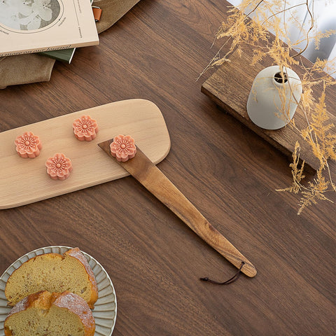Migaku Home spatula safely scrapes cast iron without marking finish