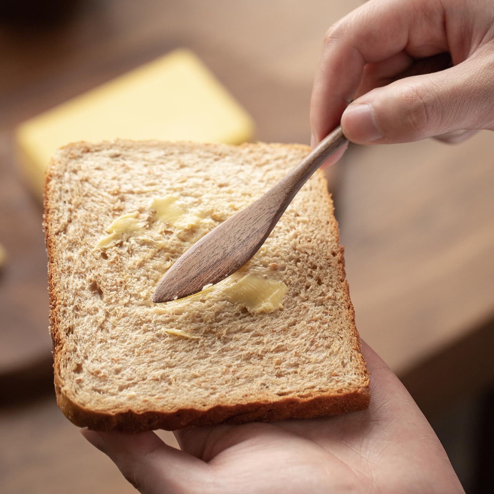 MIGAKU HOME butter knife set jam-spread demonstrates versatile kitchen tool for jams.