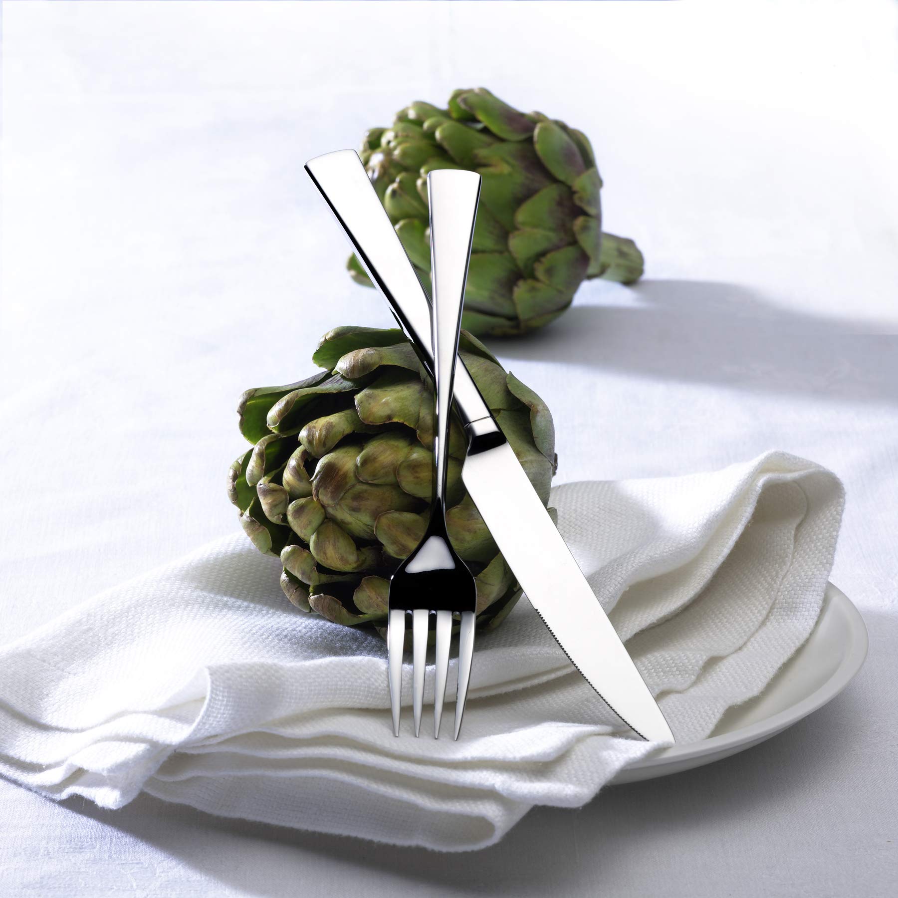 Mikasa Lucia dinner spoon with polished finish for refined dining.