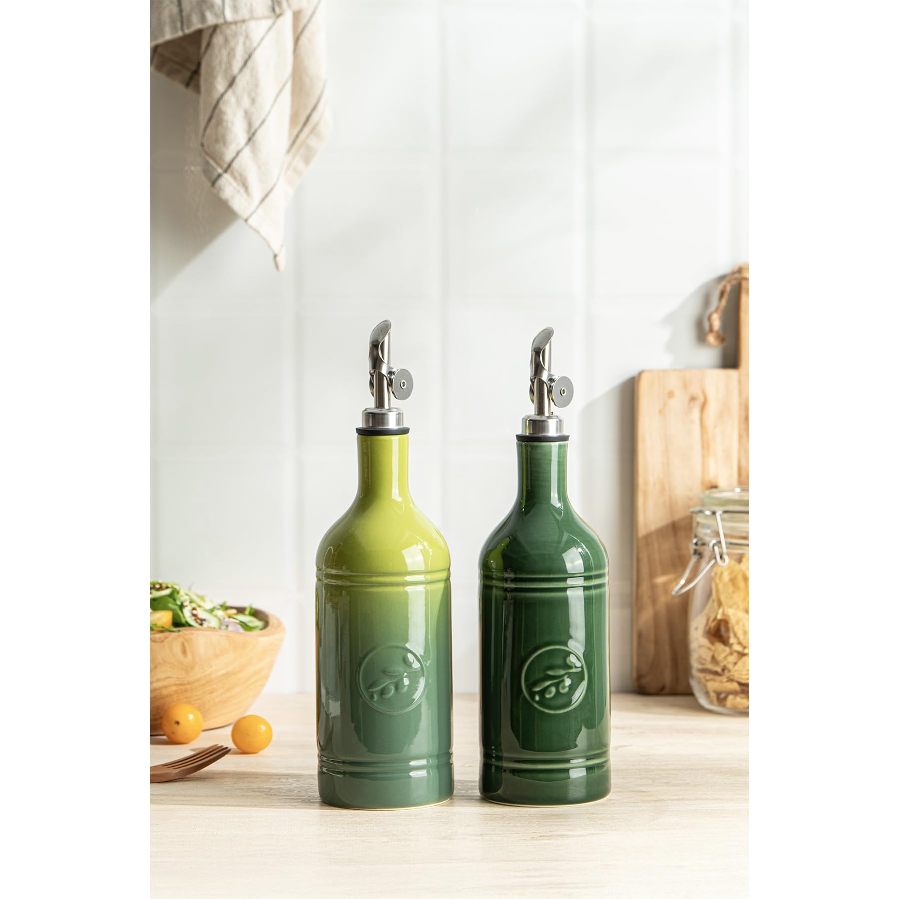 MIKIGEY easy-clean glaze resists oil buildup for simple maintenance.