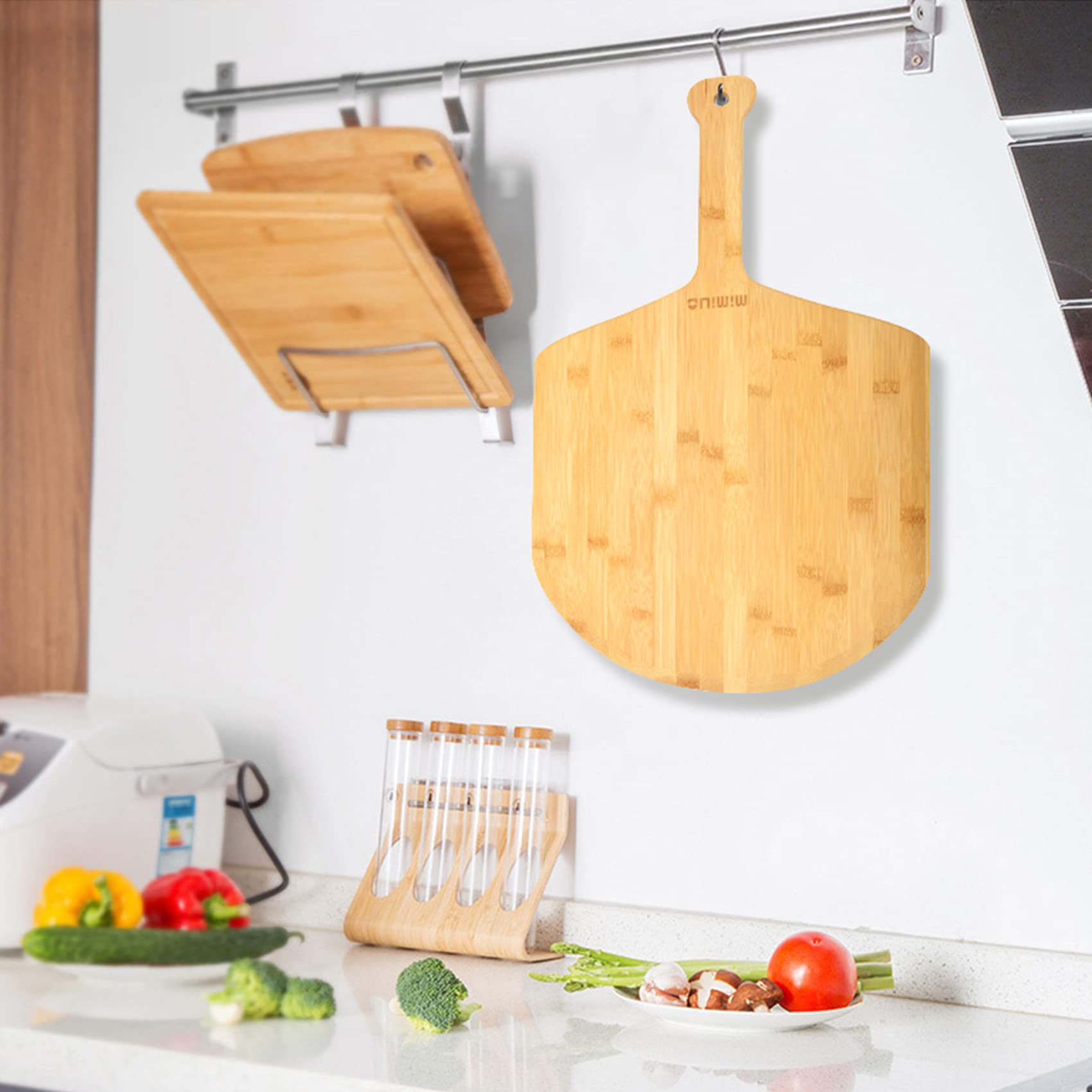 Mimiuo bamboo pizza peel easy-care surface for lasting use.