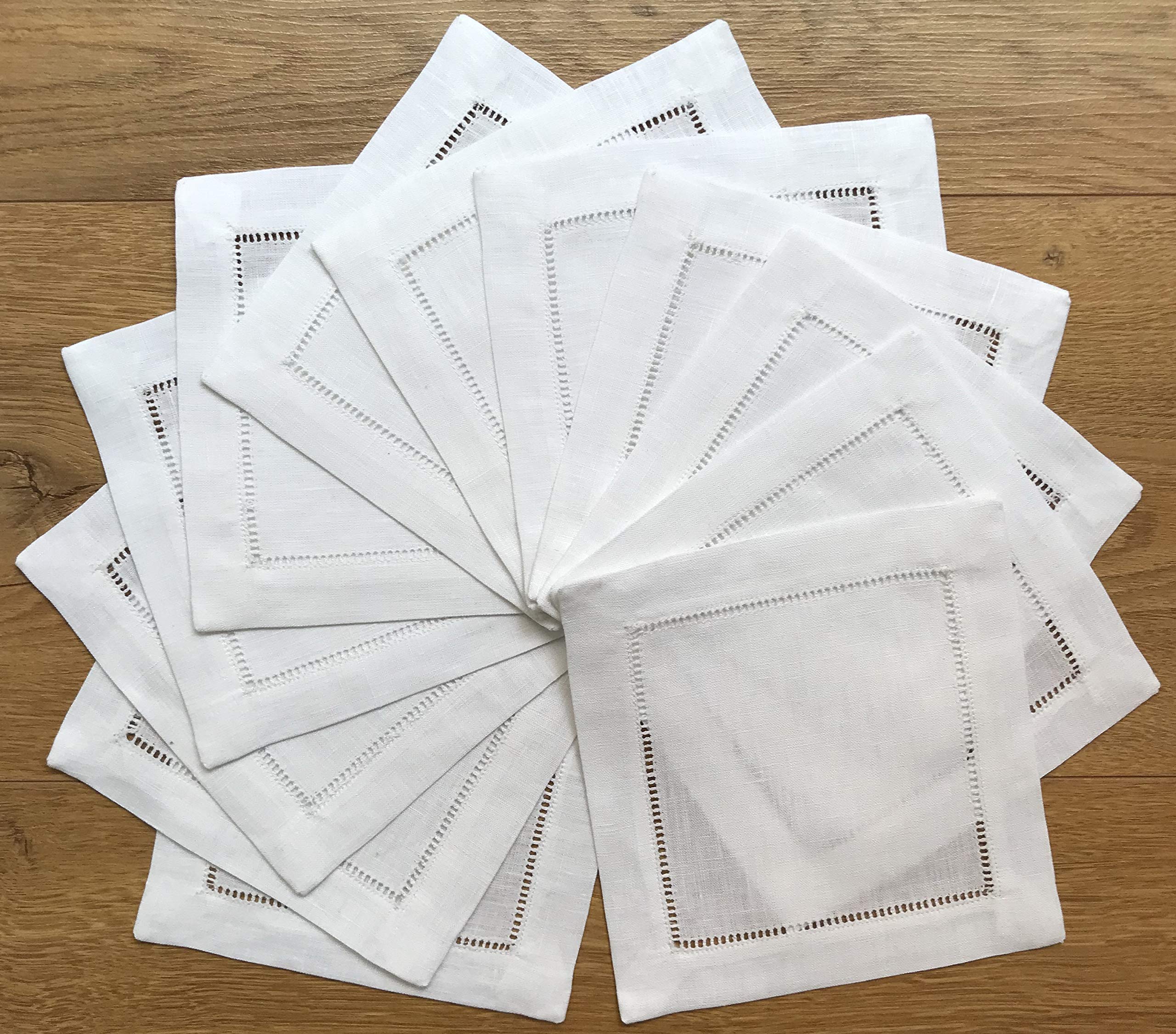 Minhcraft 50-pack cocktail napkins laid out for a table setting.