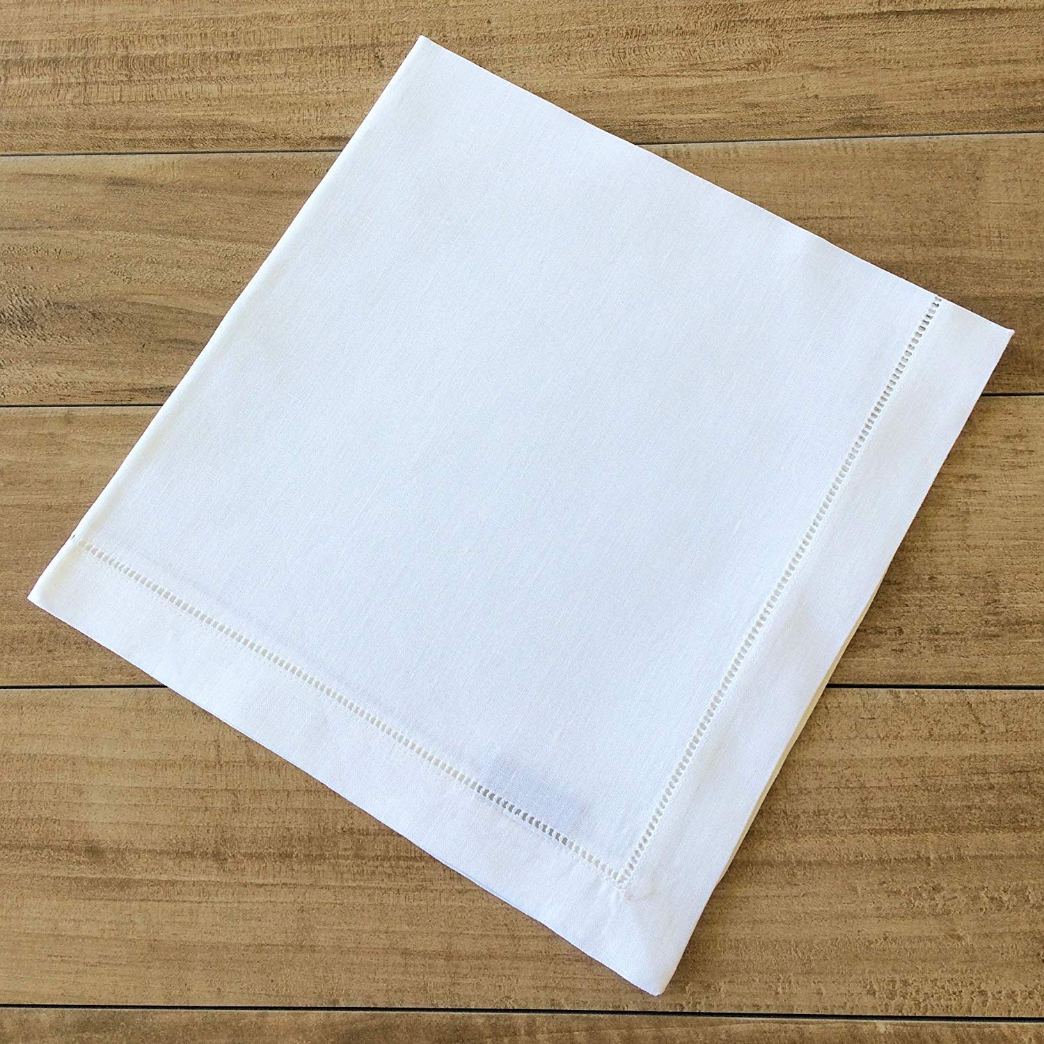 Minhcraft 12-pack bulk napkins for hosting events and daily use