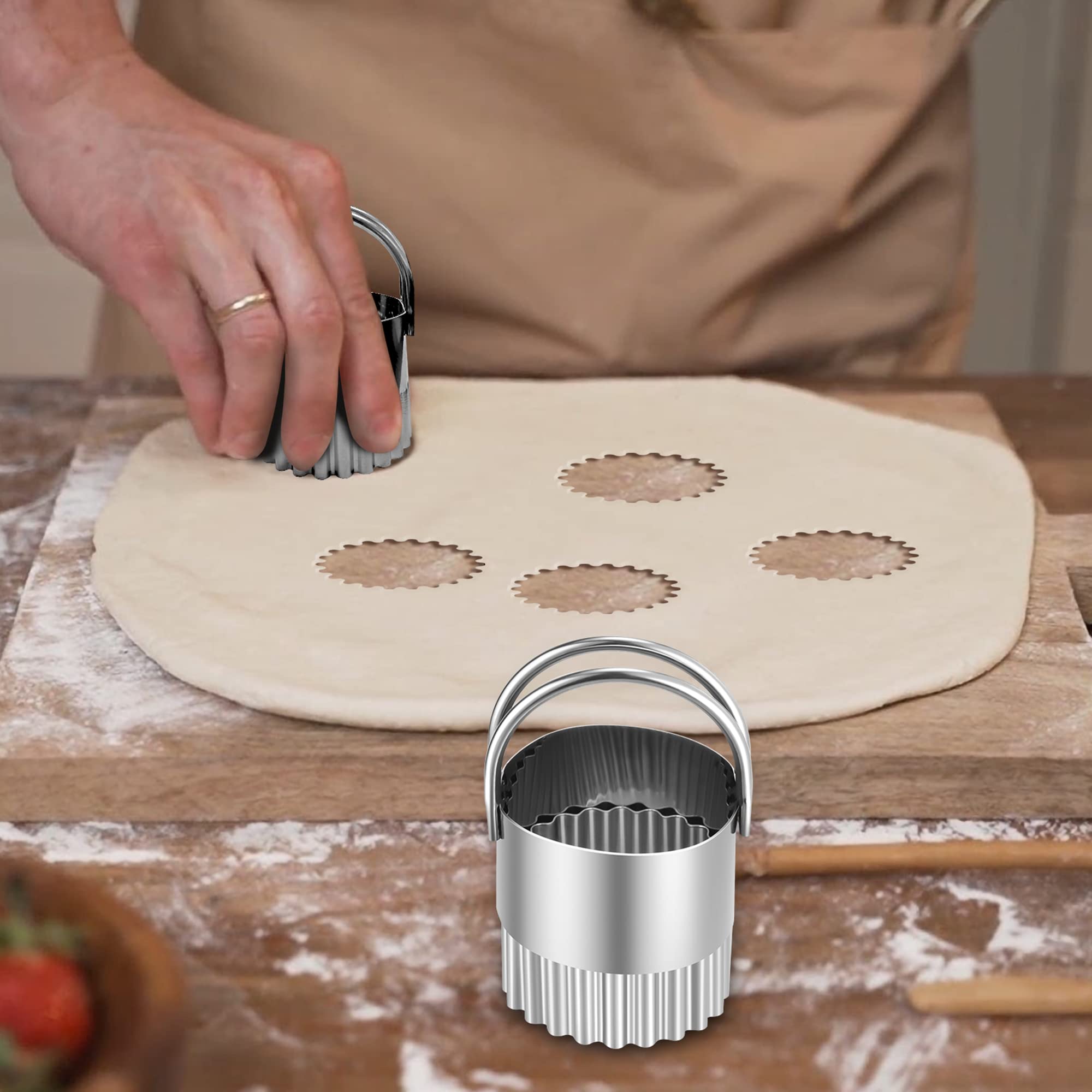 MINO ANT Star cutter for festive cookies and pastries.