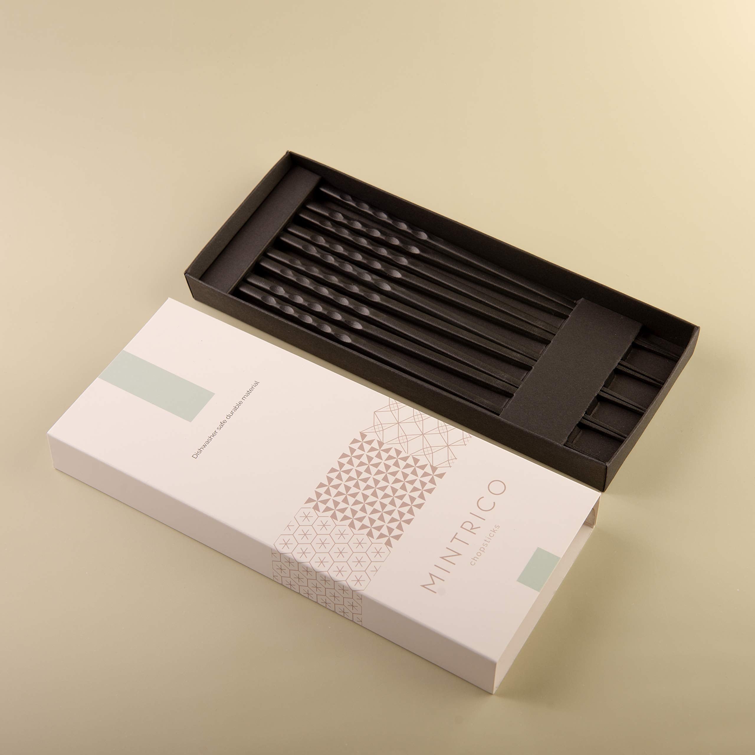 Mintrico chopsticks with moisture-resistant material for clean daily use.