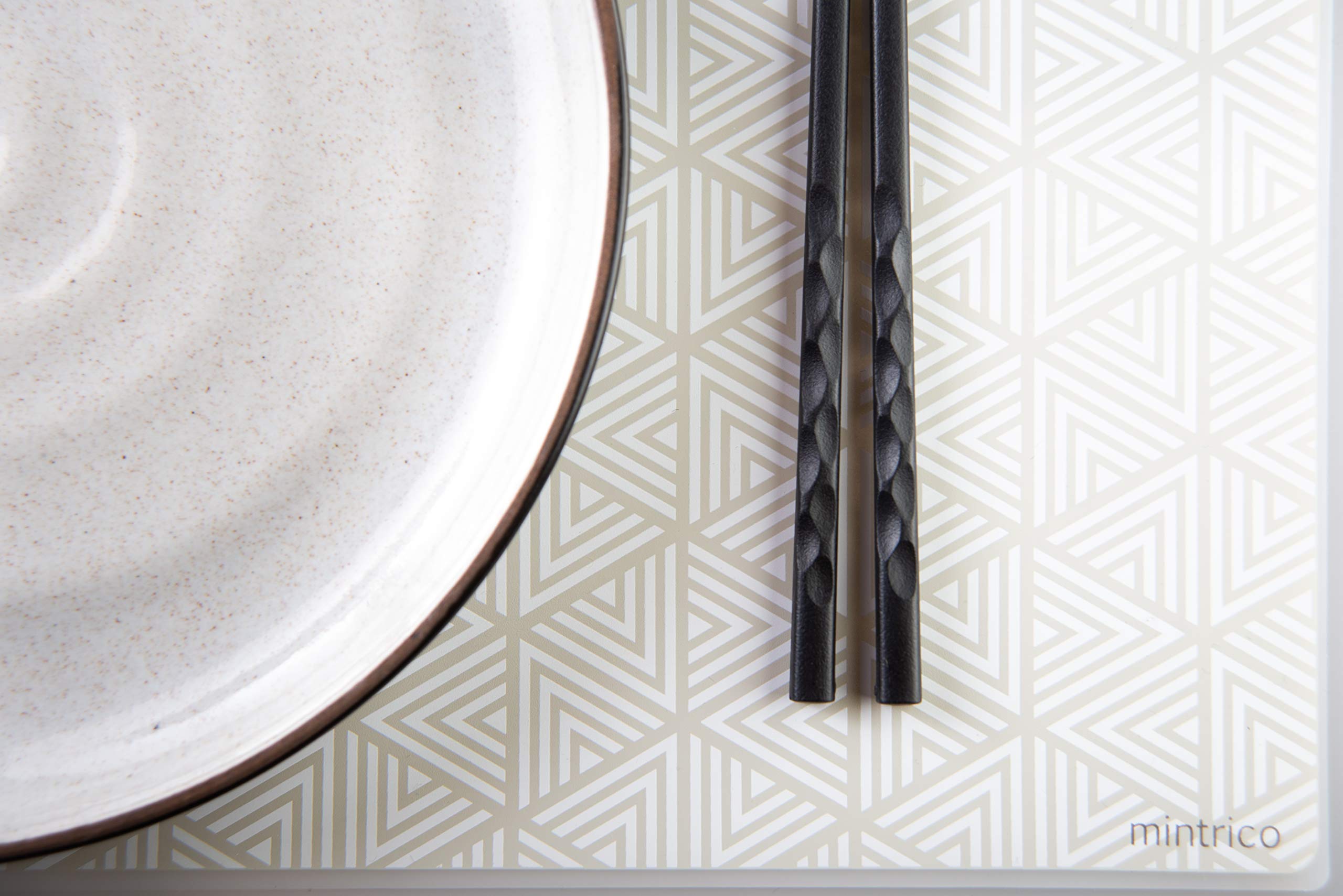 Mintrico chopsticks with precision-tip for delicate food pieces.