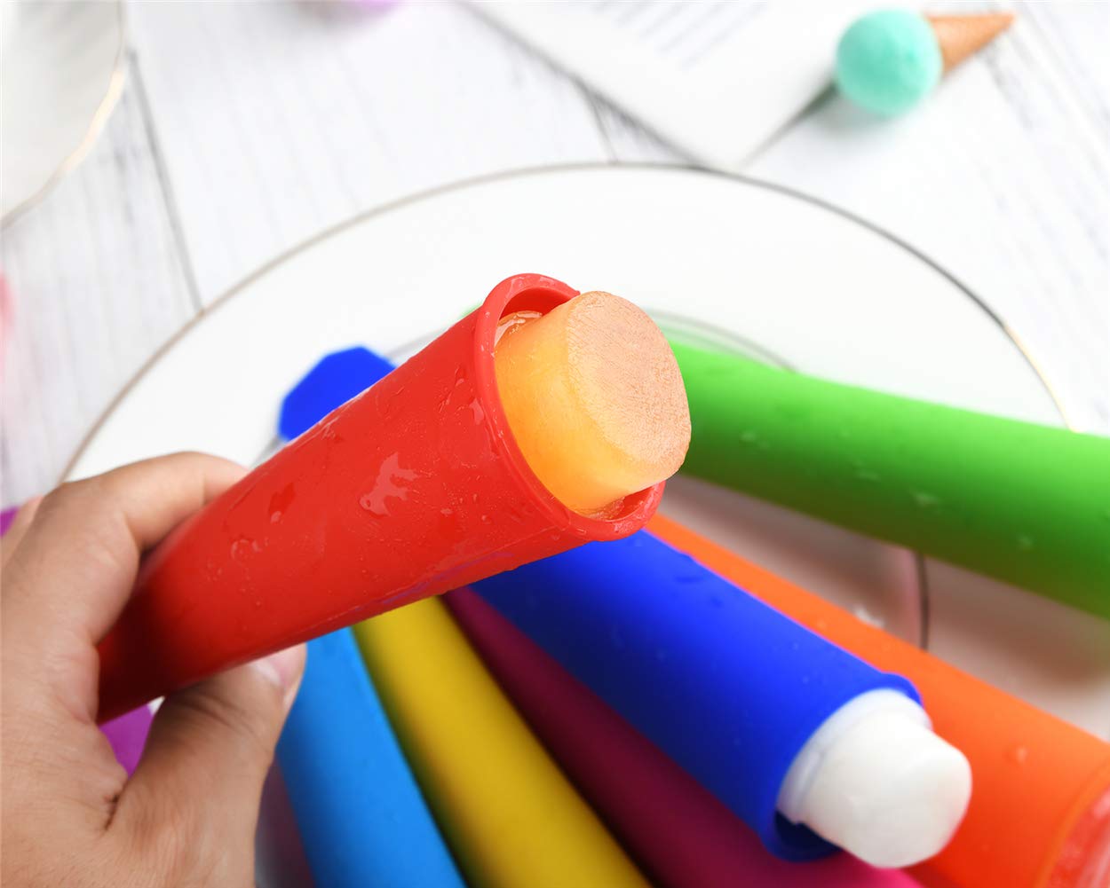 Mirenlife molds measure 8 inches long, each holding 3.4 oz