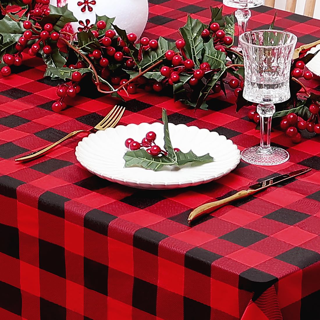 Misaya gift-ready tablecloth packaging ideal for housewarmings and celebrations.