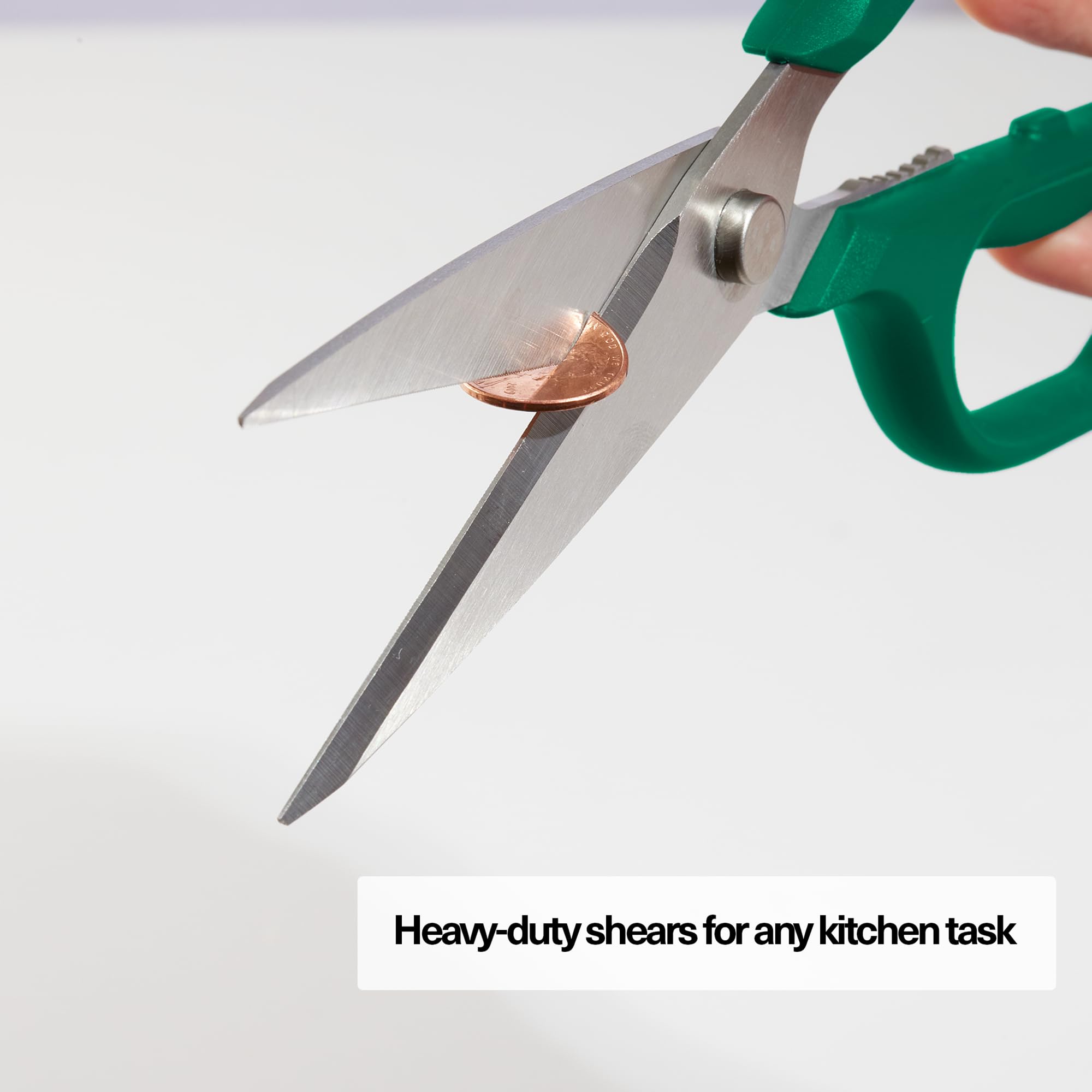 Misen precision-cutting capability for pizza, herbs, and more