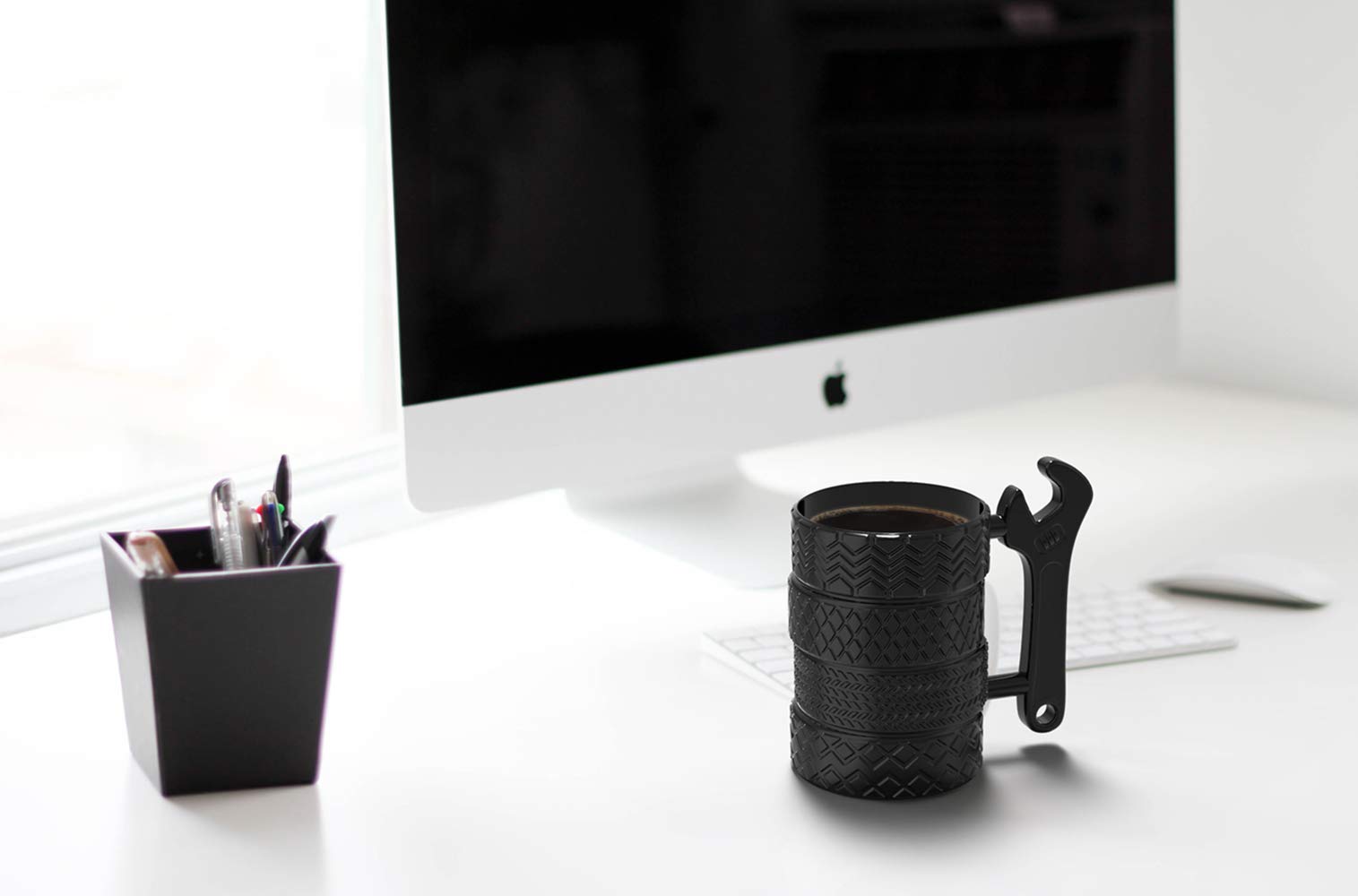 MISHOWNET ergonomic-wrench handle helps lift hot beverages safely