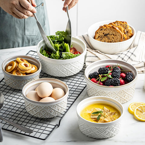 MISSYSSIM gift-ready ceramic bowls set ideal for housewarmings.