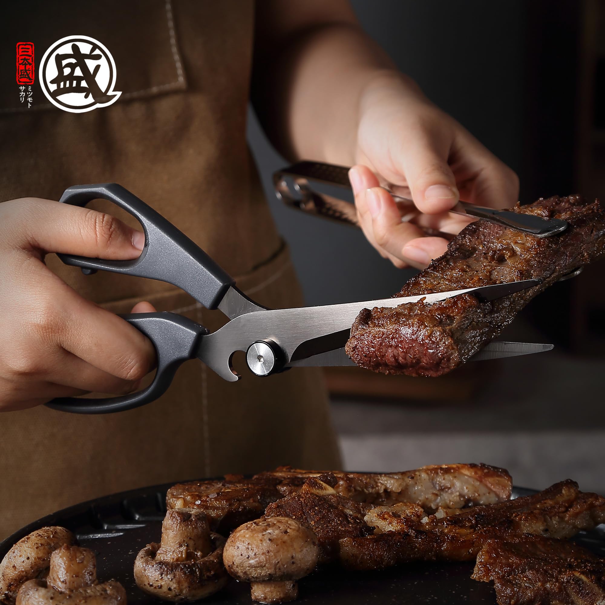 MITSUMOTO SAKARI long blade enables precise cuts on grilled meat.
