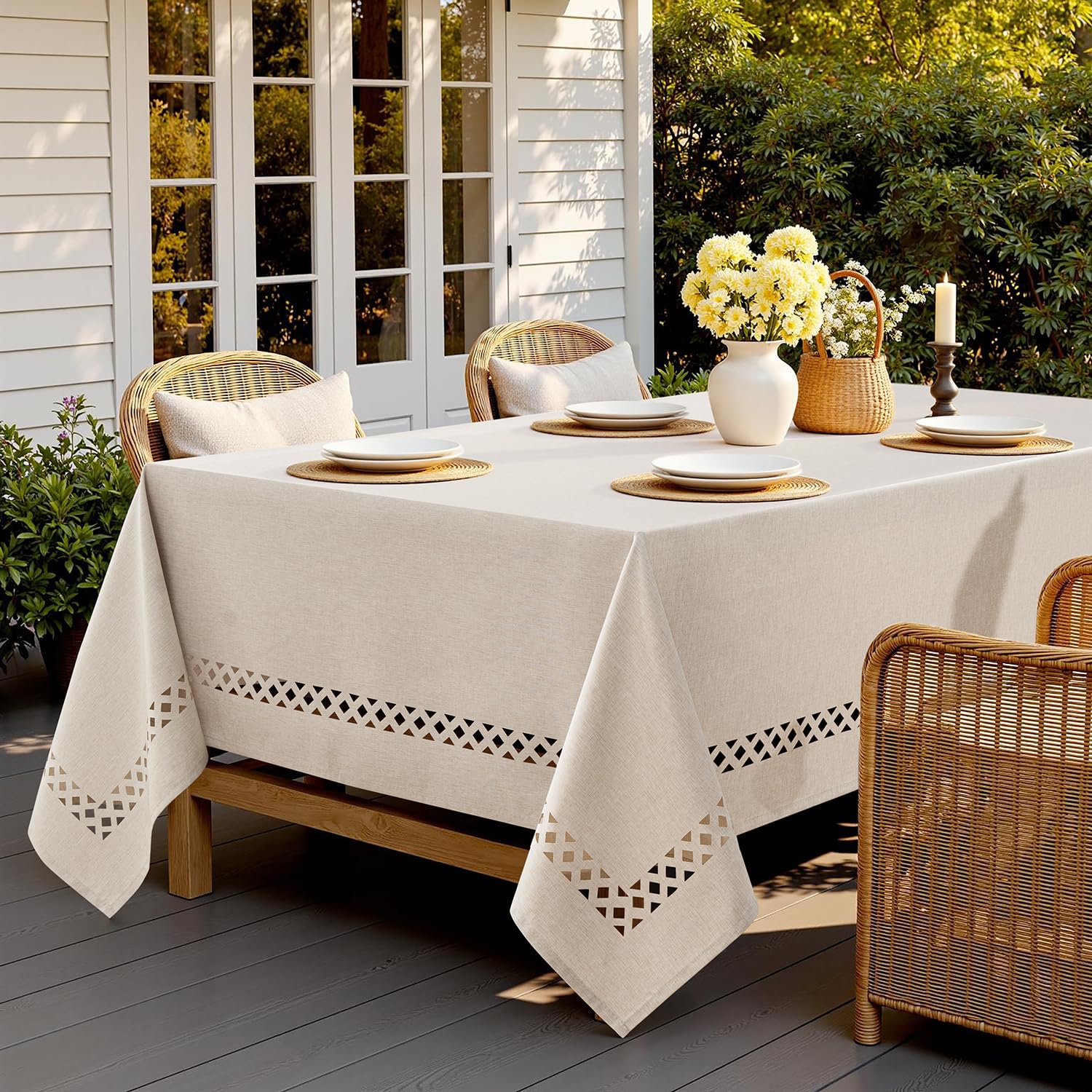 MIULEE dining table cover protects from scratches and spills during gatherings.