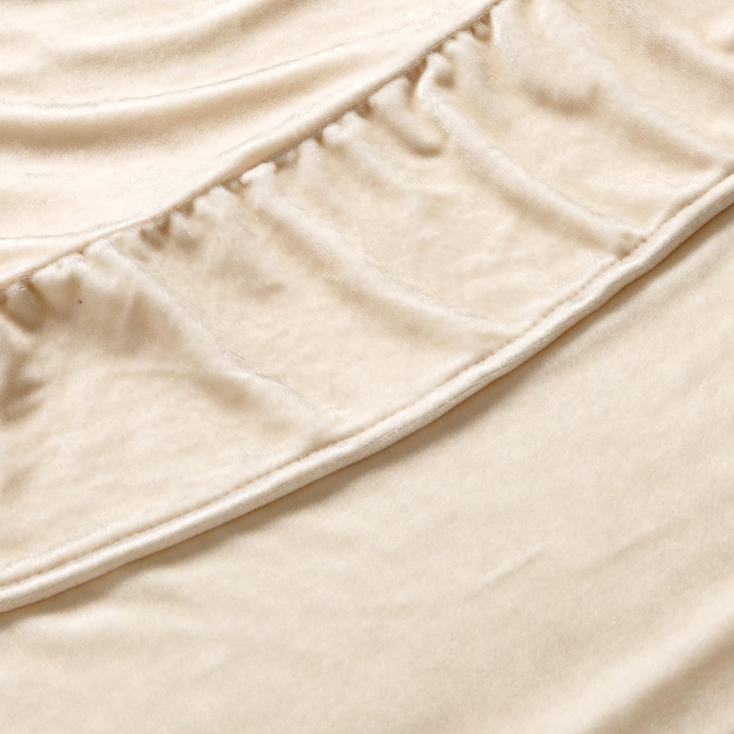MIULEE table cloth creates a warm centerpiece for gatherings