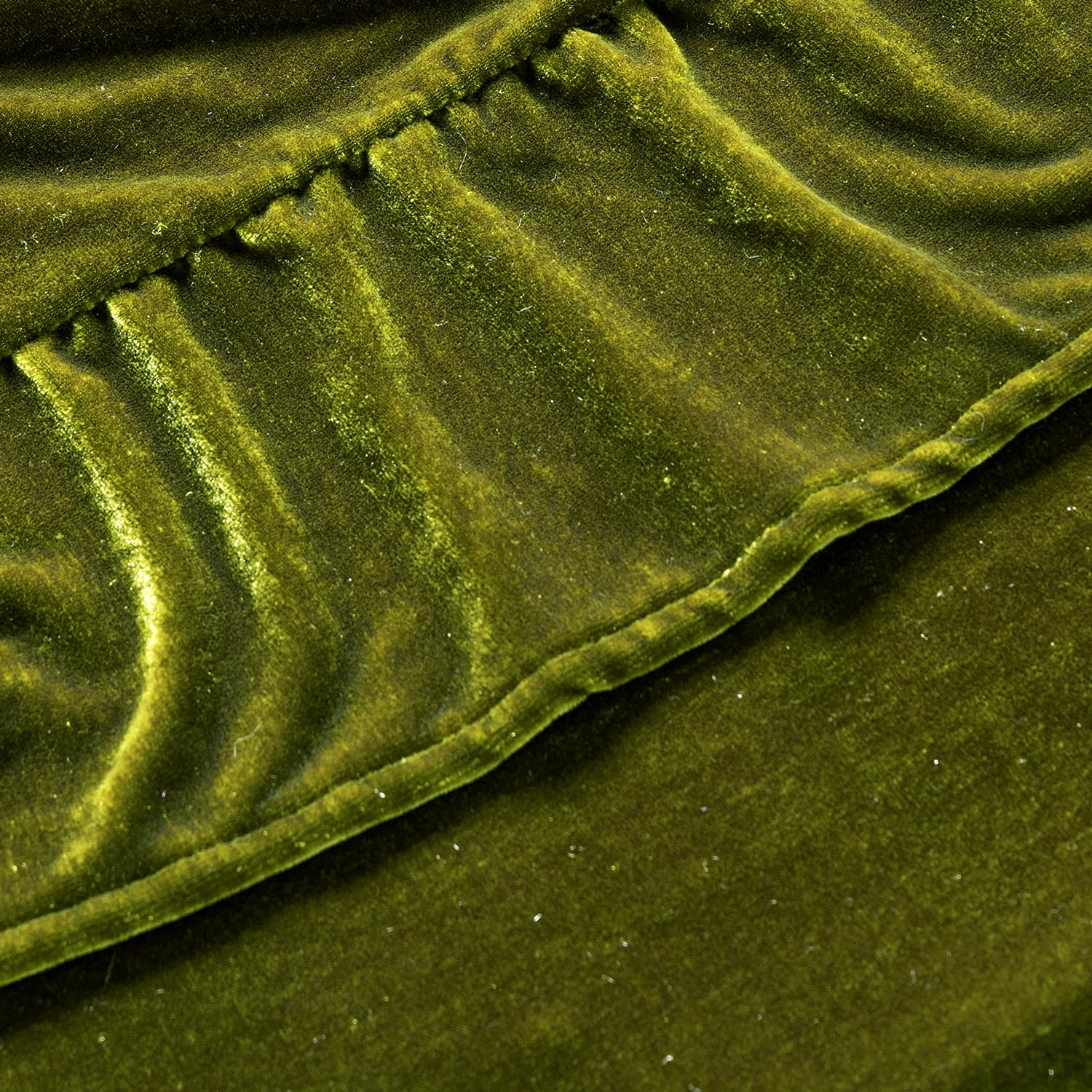 Easy care MIULEE velvet tablecloth in olive green after washing