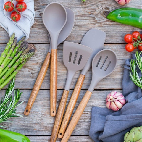 Miusco heat-resistant silicone illustration highlights safe high-heat use.