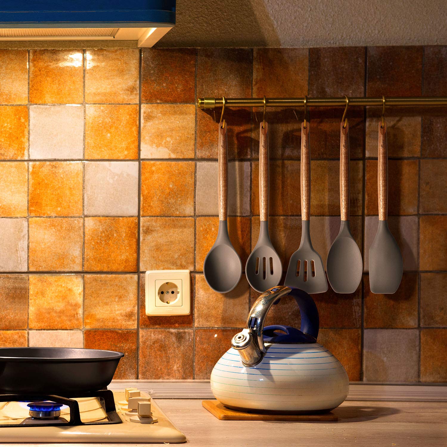 Miusco slotted spoon drains liquid with precision.