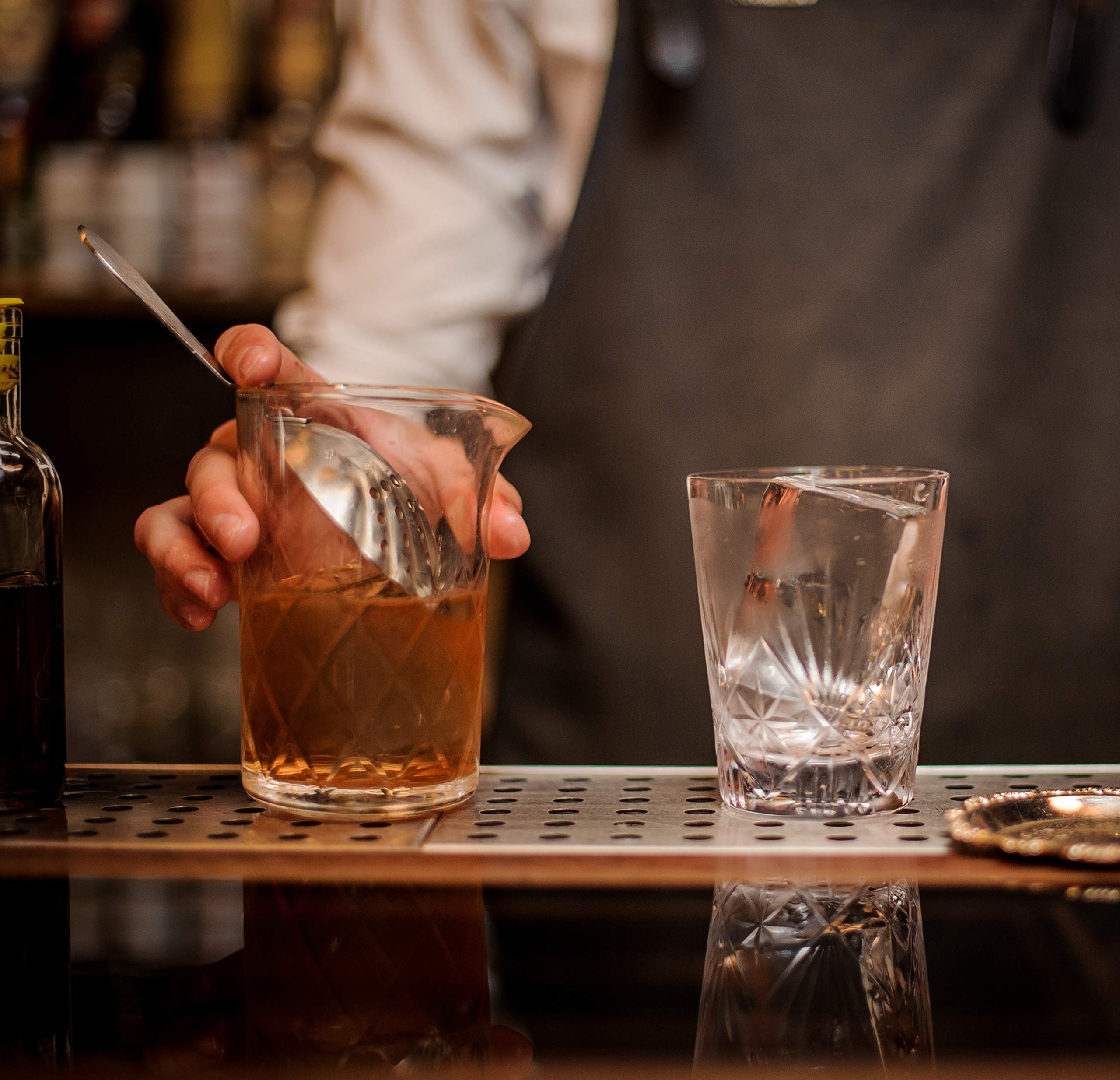 Mixologists Cocktail Mixing Glass showing 17-ounce capacity for two drinks.