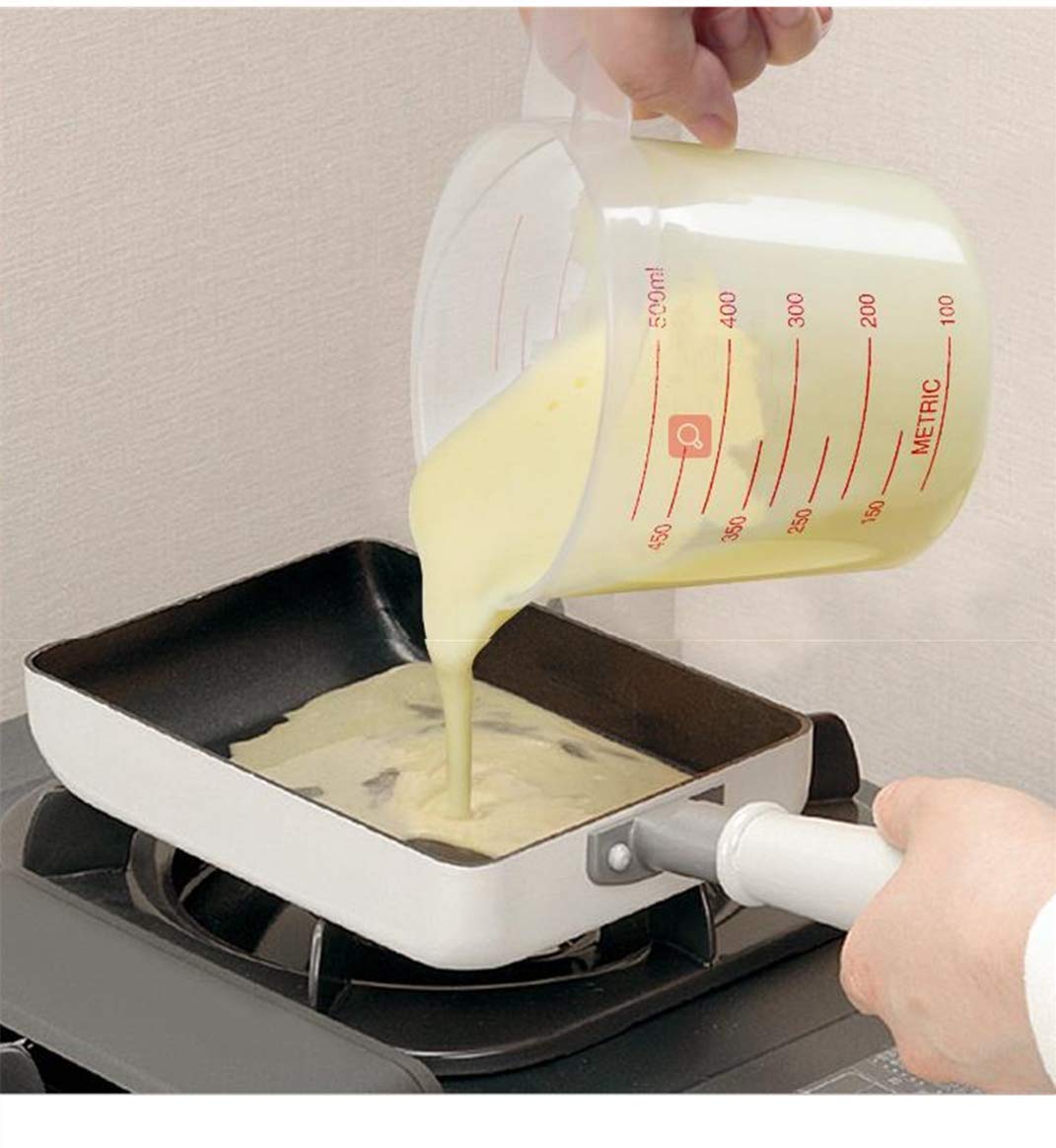 MIZORLIE angled-grip measuring cup offers comfortable control when pouring.
