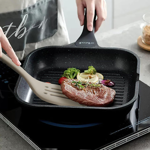 MOACC silicone slotted spoon for serving vegetables neatly