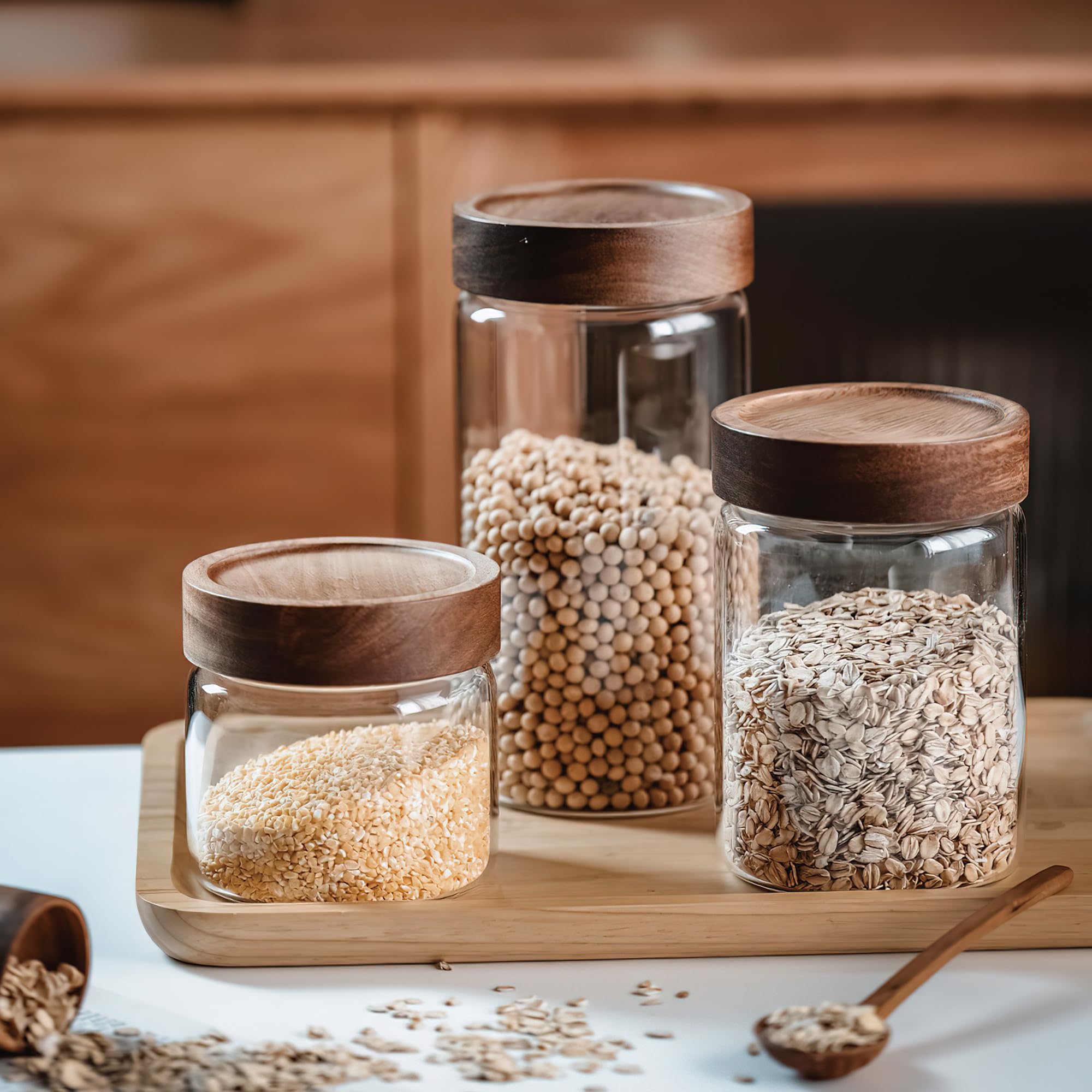 MOLADRI natural acacia lid maintains freshness with a built-in seal.