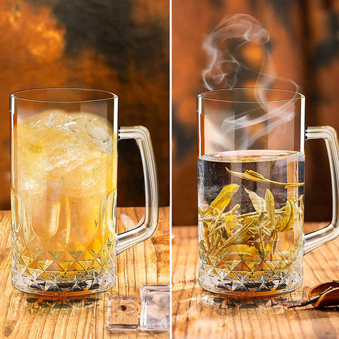 Momugs handle design offers comfortable grip for extended sipping.