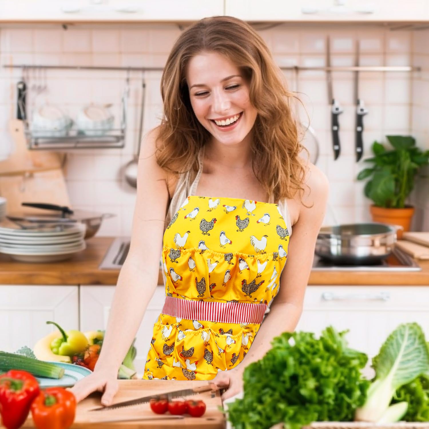 MomWow egg apron shows elastic pocket tops to keep eggs from slipping.
