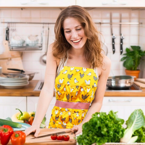 MomWow egg apron shows elastic pocket tops to keep eggs from slipping.
