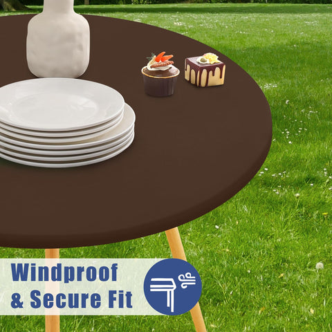 Moosfor elastic edge detail wrapped around the table for secure fit.