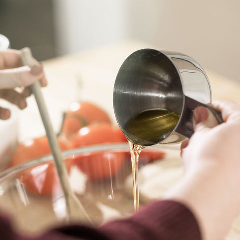 Morgenhaan includes four cups and four spoons for everyday measuring.
