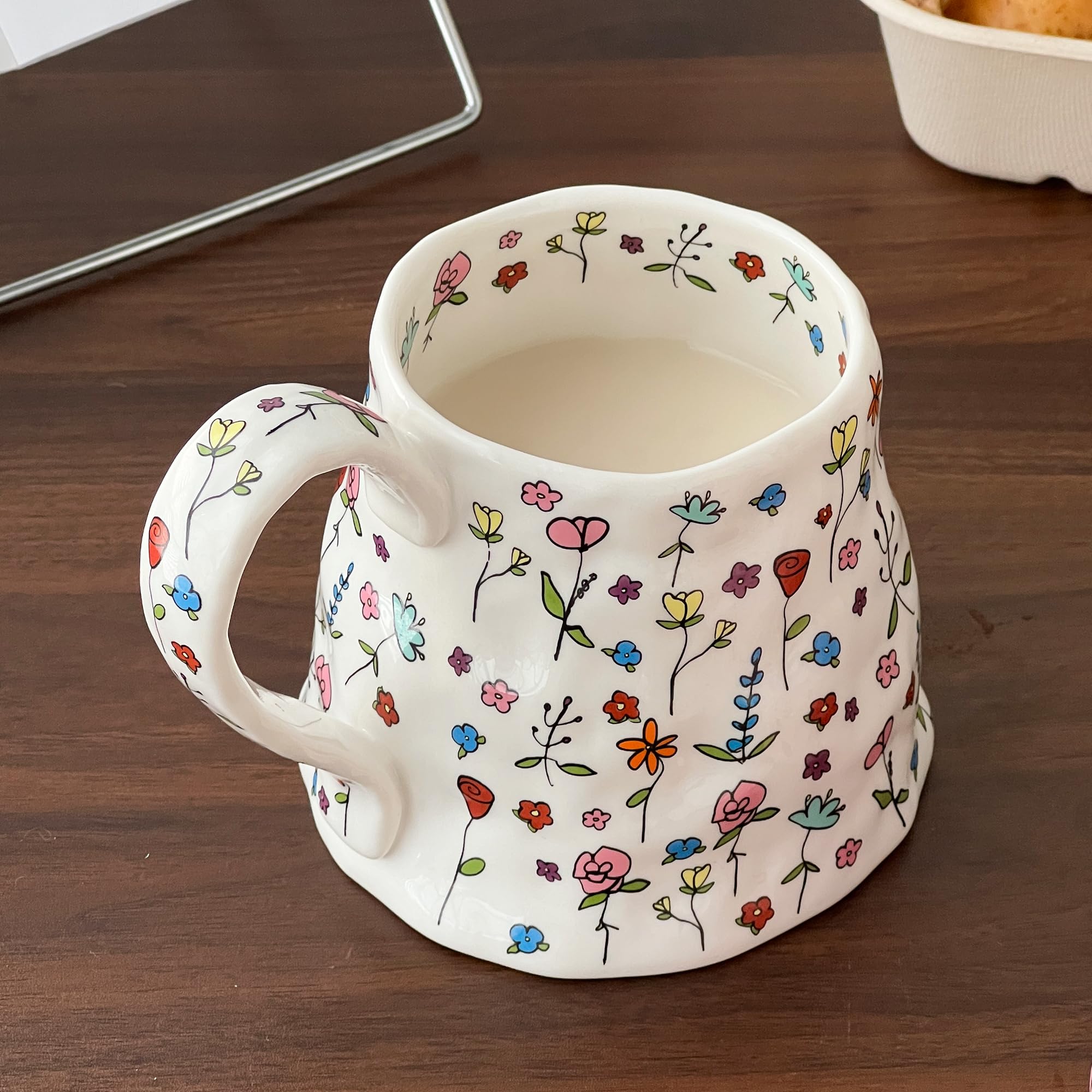 Movlen floral mug makes an elegant gift idea for loved ones.
