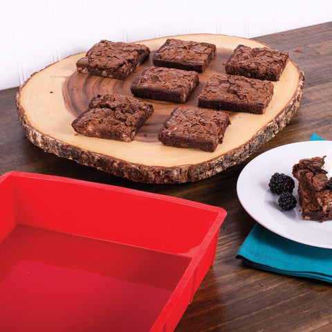 Mrs. Anderson's pan is oven-safe to 500°F for versatile baking