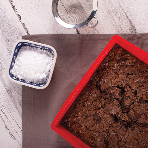Mrs. Anderson's BPA-free silicone pan keeps food contact safe during bakes