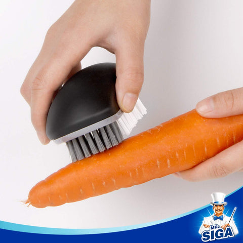 MR.SIGA ergonomic, non-slip grip keeps the brush secure in wet hands