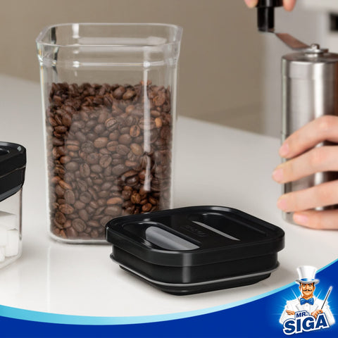 MR.SIGA squeeze-to-open lids enable one-handed use to seal freshness