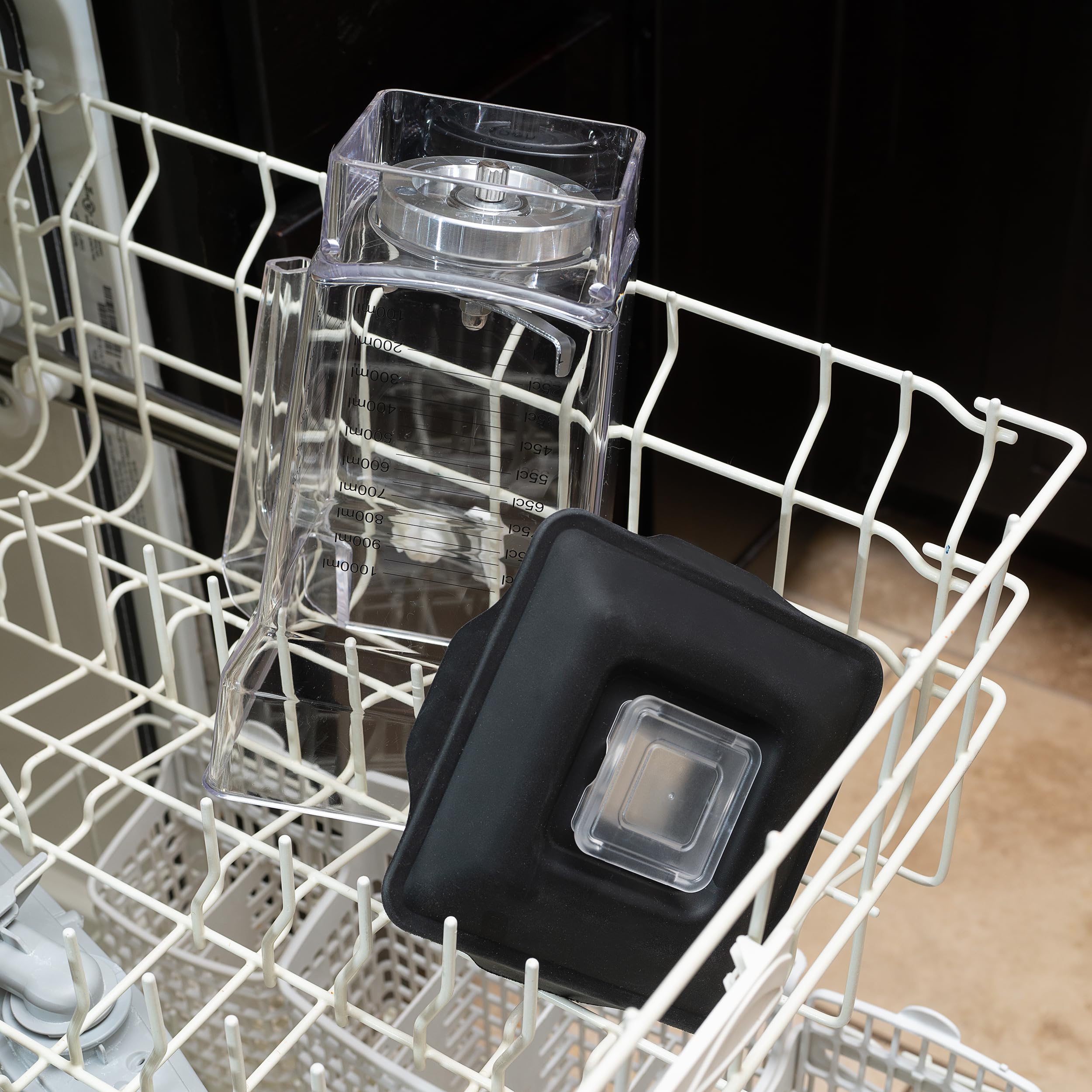 MRX Solutions easy-pour top designed to minimize spills during smoothies